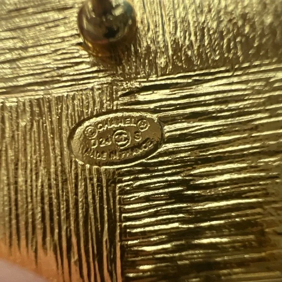 CHANEL 2024 Earrings - Picture 6 of 8